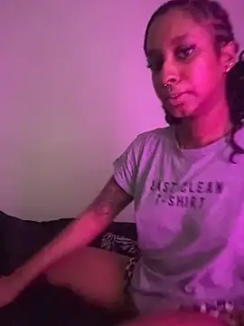 Snapshot of Your_Paris chatting on November 5, 2025, 1:03 pm Your Paris online show from November 5, 2025, 1:03 pm