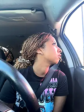 Snapshot of Your_Paris chatting on October 9, 2025, 3:45 pm Your Paris online show from October 9, 2025, 3:45 pm