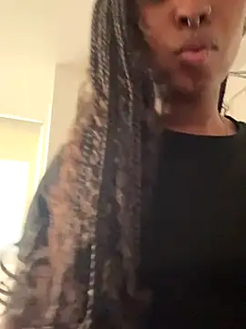 Snapshot of Your_Paris chatting on November 16, 2025, 3:39 pm Your Paris online show from November 16, 2025, 3:39 pm