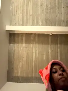 Snapshot of Your_Paris chatting on October 11, 2025, 9:43 am Your Paris online show from October 11, 2025, 9:43 am