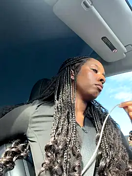 Snapshot of Your_Paris chatting on November 7, 2025, 4:22 pm Your Paris online show from November 7, 2025, 4:22 pm