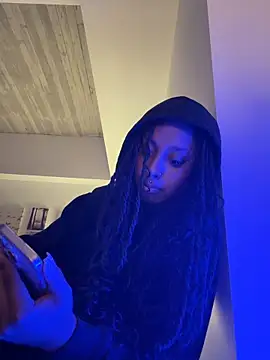 Your Paris online show from April 8, 2026, 3:30 am