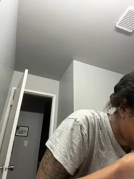 Snapshot of Your_Paris chatting on March 22, 2025, 11:53 am Your Paris online show from March 22, 2025, 11:53 am