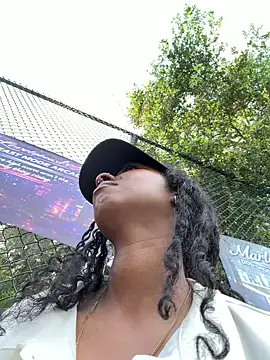 Your Paris online show from February 25, 2026, 8:30 pm