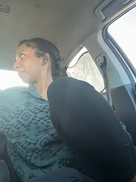 Snapshot of Your_Paris chatting on March 22, 2025, 2:58 pm Your Paris online show from March 22, 2025, 2:58 pm