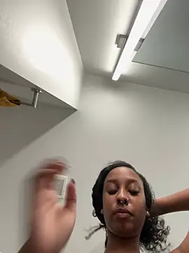 Your Paris online show from February 21, 2026, 1:02 pm