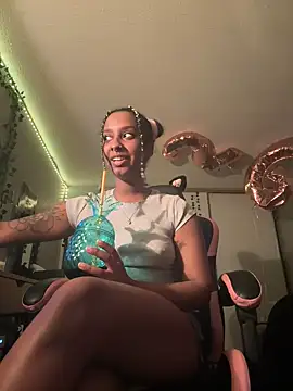 Snapshot of Your_Paris chatting on March 20, 2025, 2:19 am Your Paris online show from March 20, 2025, 2:19 am