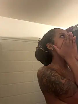 Snapshot of Your_Paris chatting on November 11, 2025, 6:58 pm Your Paris online show from November 11, 2025, 6:58 pm