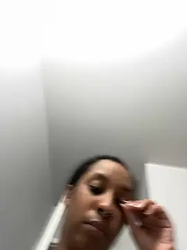 Snapshot of Your_Paris chatting on March 15, 2025, 4:43 pm Your Paris online show from March 15, 2025, 4:43 pm