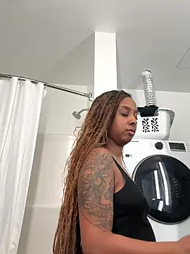 Snapshot of Your_Paris chatting on September 12, 2025, 3:45 pm Your Paris online show from September 12, 2025, 3:45 pm