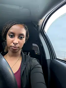 Snapshot of Your_Paris chatting on October 19, 2025, 2:31 pm Your Paris online show from October 19, 2025, 2:31 pm