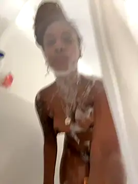 Snapshot of Your_Paris chatting on October 15, 2025, 3:31 pm Your Paris online show from October 15, 2025, 3:31 pm