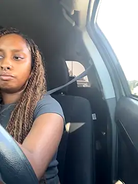 Snapshot of Your_Paris chatting on September 17, 2025, 11:07 pm Your Paris online show from September 17, 2025, 11:07 pm