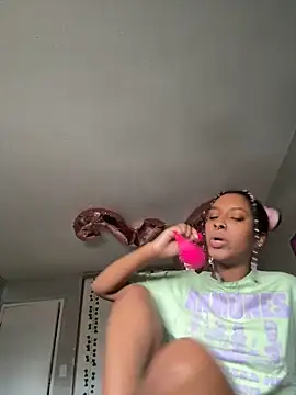 Snapshot of Your_Paris chatting on March 20, 2025, 11:56 pm Your Paris online show from March 20, 2025, 11:56 pm