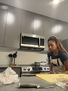 Snapshot of Your_Paris chatting on October 24, 2025, 12:31 am Your Paris online show from October 24, 2025, 12:31 am