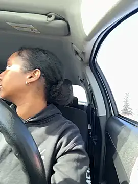 Snapshot of Your_Paris chatting on March 21, 2025, 5:02 pm Your Paris online show from March 21, 2025, 5:02 pm