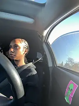 Snapshot of Your_Paris chatting on October 28, 2025, 8:41 pm Your Paris online show from October 28, 2025, 8:41 pm