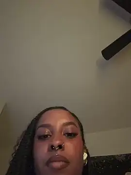 Snapshot of Your_Paris chatting on November 11, 2025, 12:27 am Your Paris online show from November 11, 2025, 12:27 am