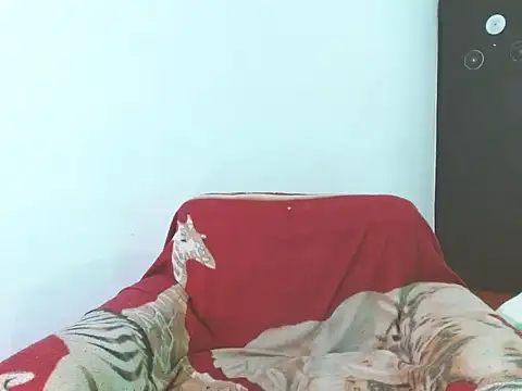 lucydreamm online show from April 19, 2026, 12:44 am