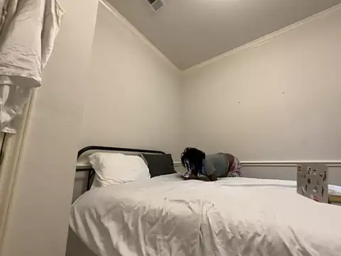 magicalc00ch online show from April 8, 2026, 7:37 pm