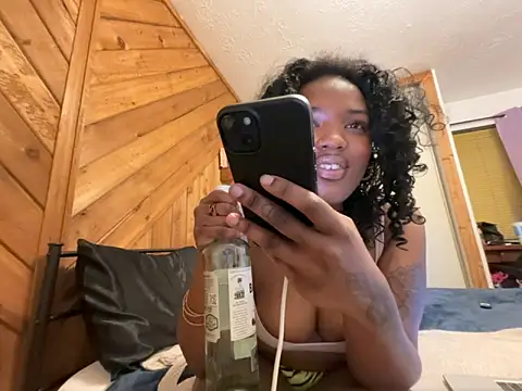 Snapshot of magicalc00ch chatting on June 12, 2026, 8:56 am magicalc00ch online show from June 12, 2026, 8:56 am