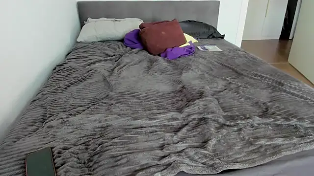 Adela Vetta online show from March 25, 2026, 6:46 am