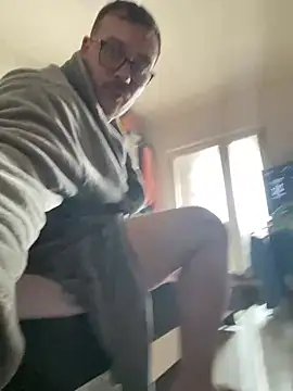 ionut9879 online show from February 26, 2025, 12:16 pm