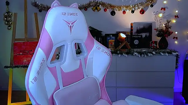 AliceCharmy online show from December 16, 2025, 9:35 am