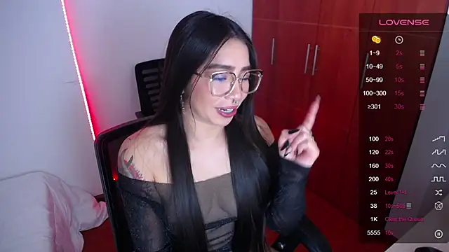 Snapshot of megan_bluee23 chatting on March 18, 2025, 2:06 pm megan bluee23 online show from March 18, 2025, 2:06 pm