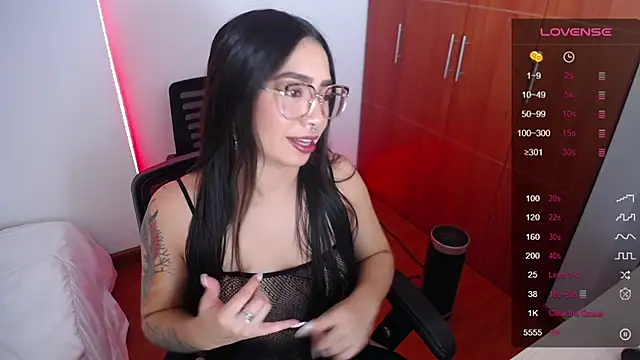 Snapshot of megan_bluee23 chatting on February 20, 2025, 2:13 pm megan bluee23 online show from February 20, 2025, 2:13 pm