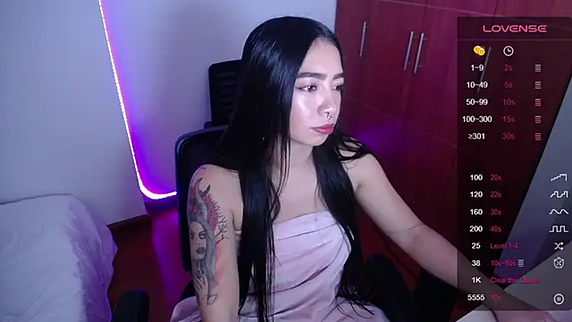 Snapshot of megan_bluee23 chatting on February 19, 2025, 3:27 pm megan bluee23 online show from February 19, 2025, 3:27 pm