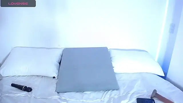 Snapshot of megan_bluee23 chatting on December 9, 2024, 1:45 pm megan bluee23 online show from December 9, 2024, 1:45 pm