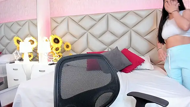 Brenda Garcia online show from November 18, 2025, 8:12 pm