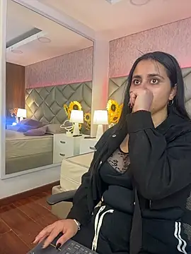 Brenda Garcia online show from November 28, 2025, 8:20 pm