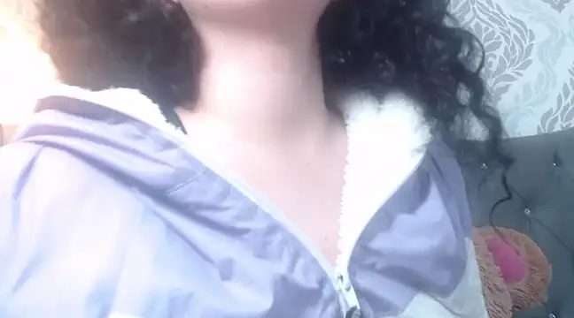 EmmaCowperr online show from March 19, 2025, 3:29 pm