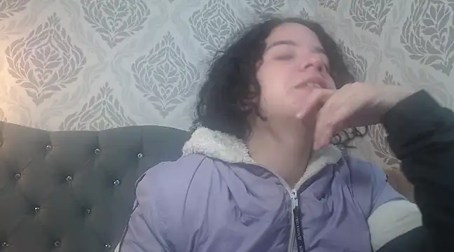 EmmaCowperr online show from March 21, 2025, 11:44 am