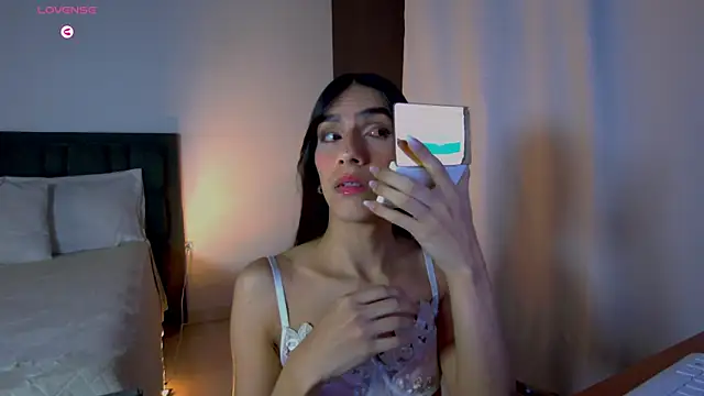 Snapshot of AlanaSofiia chatting on June 27, 2026, 4:24 pm AlanaSofiia online show from June 27, 2026, 4:24 pm