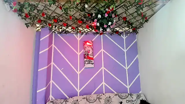 oliverhot2005 online show from September 30, 2025, 8:04 pm