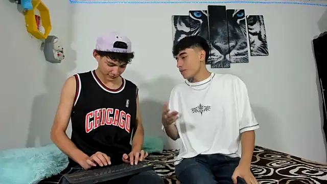 oliverhot2005 online show from March 22, 2025, 1:08 pm