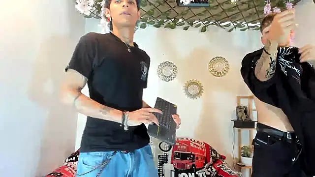 oliverhot2005 online show from October 3, 2025, 7:48 pm