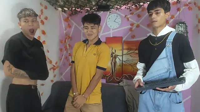 oliverhot2005 online show from November 6, 2025, 2:43 pm