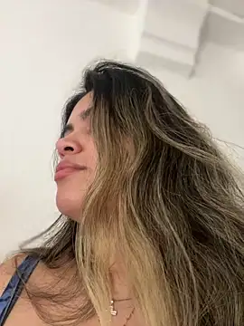 Snapshot of melanny10 chatting on February 21, 2025, 10:39 am melanny10 online show from February 21, 2025, 10:39 am