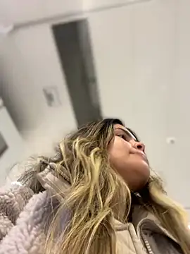 Snapshot of melanny10 chatting on February 13, 2025, 12:43 pm melanny10 online show from February 13, 2025, 12:43 pm