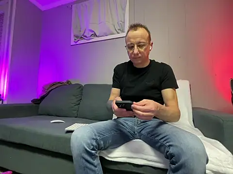 mouser21212 online show from February 5, 2025, 8:14 pm