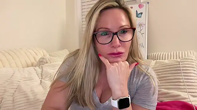 Snapshot of Milf_Goddess chatting on September 15, 2025, 2:23 am Milf Goddess online show from September 15, 2025, 2:23 am