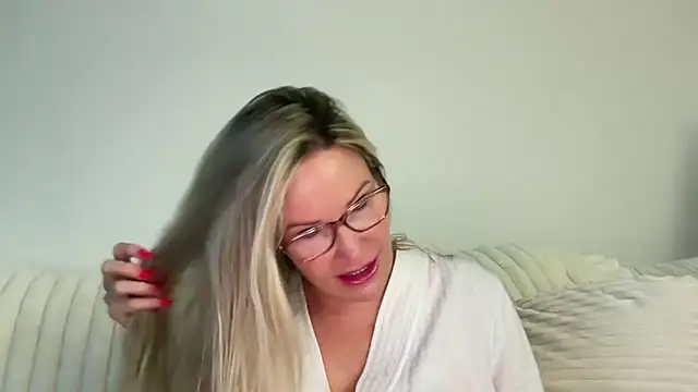 Snapshot of Milf_Goddess chatting on September 27, 2025, 6:52 am Milf Goddess online show from September 27, 2025, 6:52 am