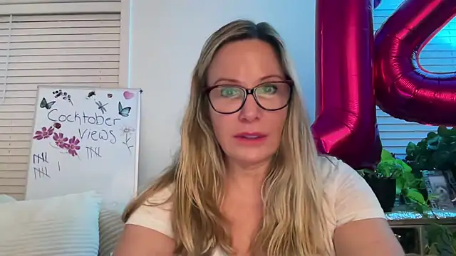 Snapshot of Milf_Goddess chatting on October 14, 2025, 4:46 am Milf Goddess online show from October 14, 2025, 4:46 am