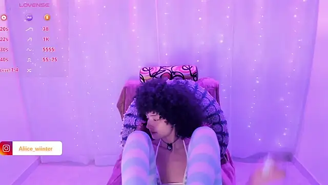 Snapshot of Alice_winter_ chatting on January 1, 2025, 7:43 pm Alice winter online show from January 1, 2025, 7:43 pm