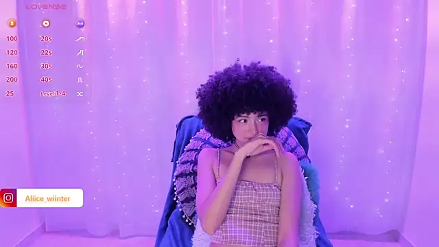 Snapshot of Alice_winter_ chatting on January 12, 2025, 8:25 pm Alice winter online show from January 12, 2025, 8:25 pm