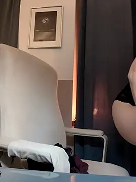 Loona-Lexxington online show from October 27, 2025, 5:03 pm